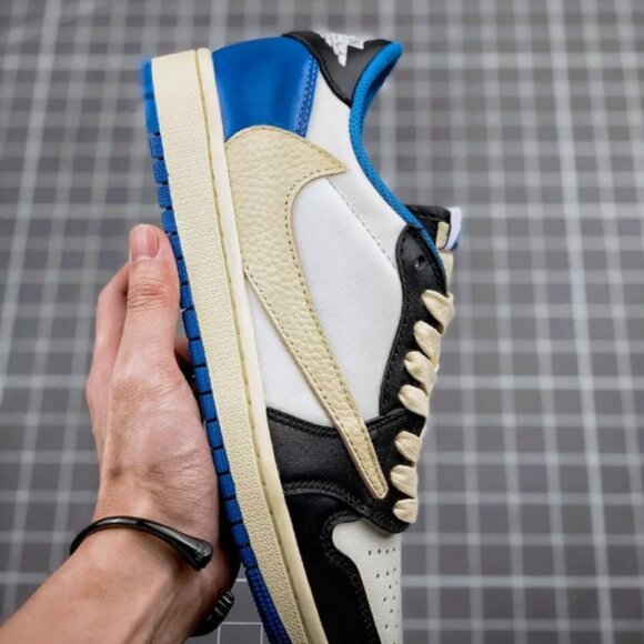 Travis Scott x AJ 1 Retro Low OG SP Fragment White Blue Daily - Picture 10 of 10